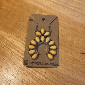 Chic Yellow Teardrop Necklace by
